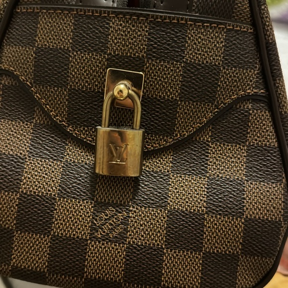 Authentic Louis Vuitton purse - Picture 4 of 9